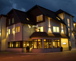 Landgasthof Löwen (Neubulach-Oberhaugstett) Landgasthof Löwen (Neubulach-Oberhaugstett)