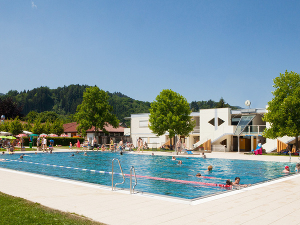 Dreisambad Bildnachweis: Dreisamtal Tourist Info Fotograph Markus Ruf aus Freiburg Dreisambad Bildnachweis: Dreisamtal Tourist Info Fotograph Markus Ruf aus Freiburg