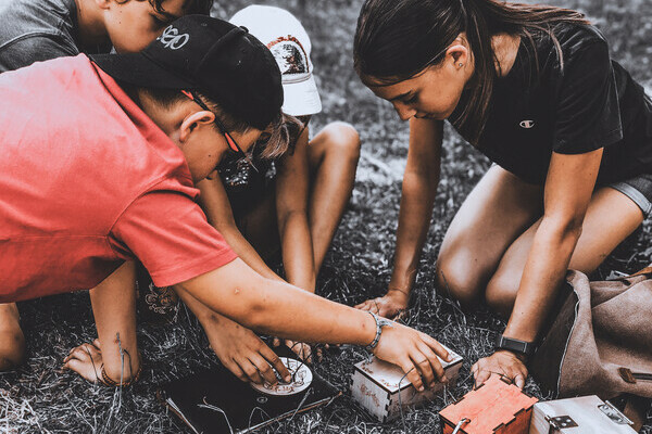 Gemeinsam deren die Hinweise gefunden Bildnachweis: Oliver Lohre - Berggeheimnis Gemeinsam deren die Hinweise gefunden Bildnachweis: Oliver Lohre - Berggeheimnis